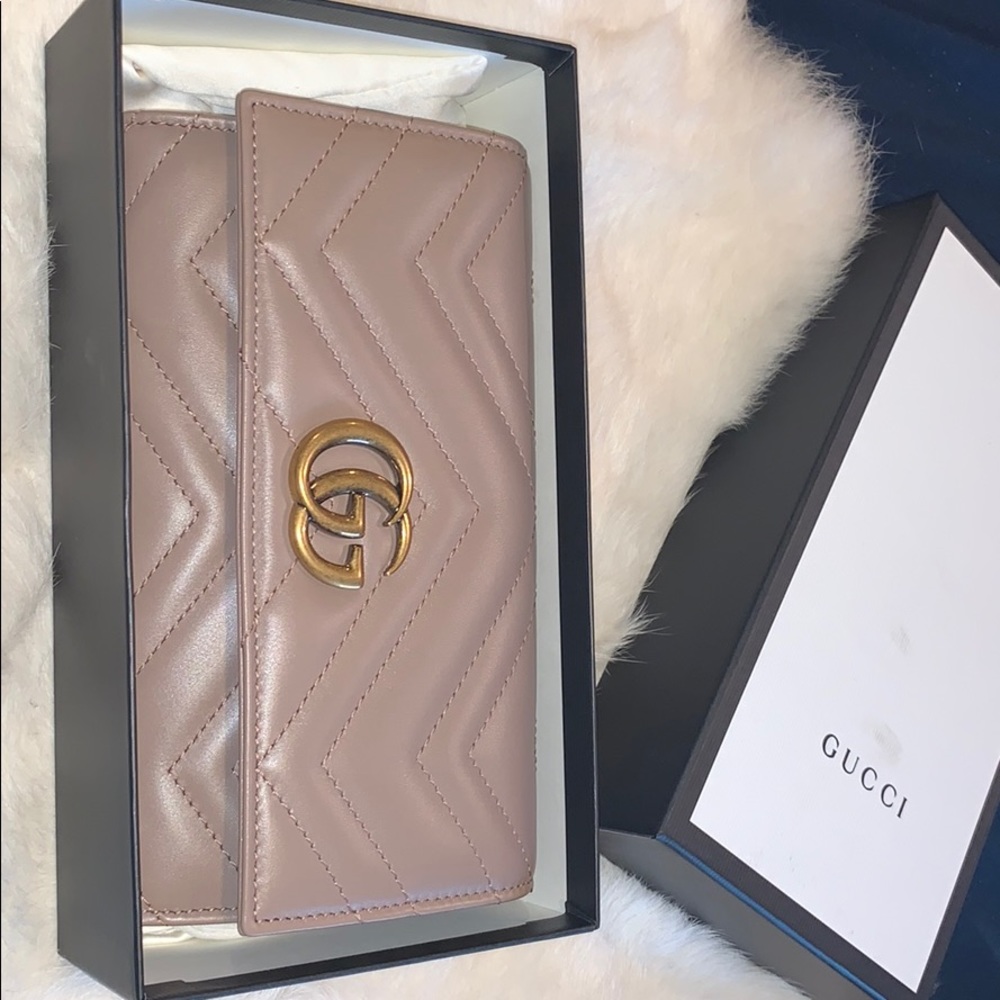 Gucci beige color leather wallet